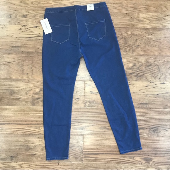 Distressed Jeans - Picture 5 of 8